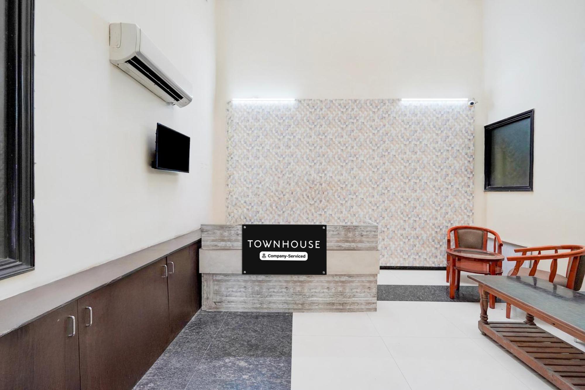 فندق Super Townhouse Sector 51 Noida Near Metro Station المظهر الخارجي الصورة