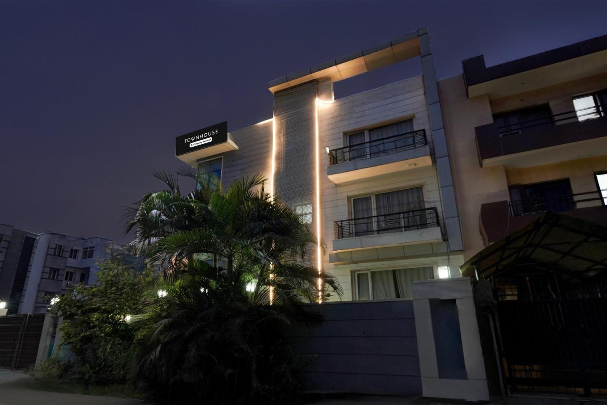 فندق Super Townhouse Sector 51 Noida Near Metro Station المظهر الخارجي الصورة