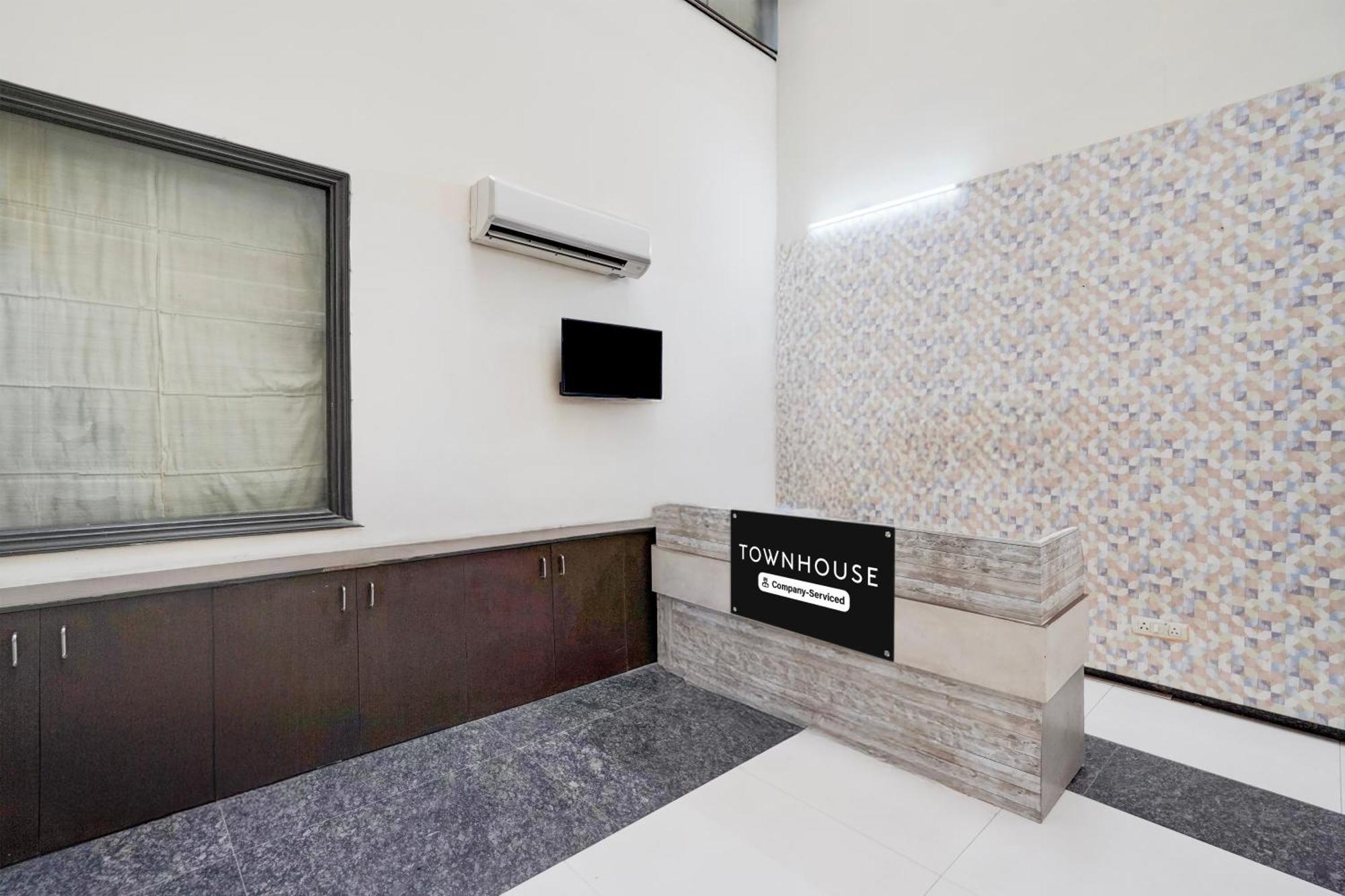 فندق Super Townhouse Sector 51 Noida Near Metro Station المظهر الخارجي الصورة